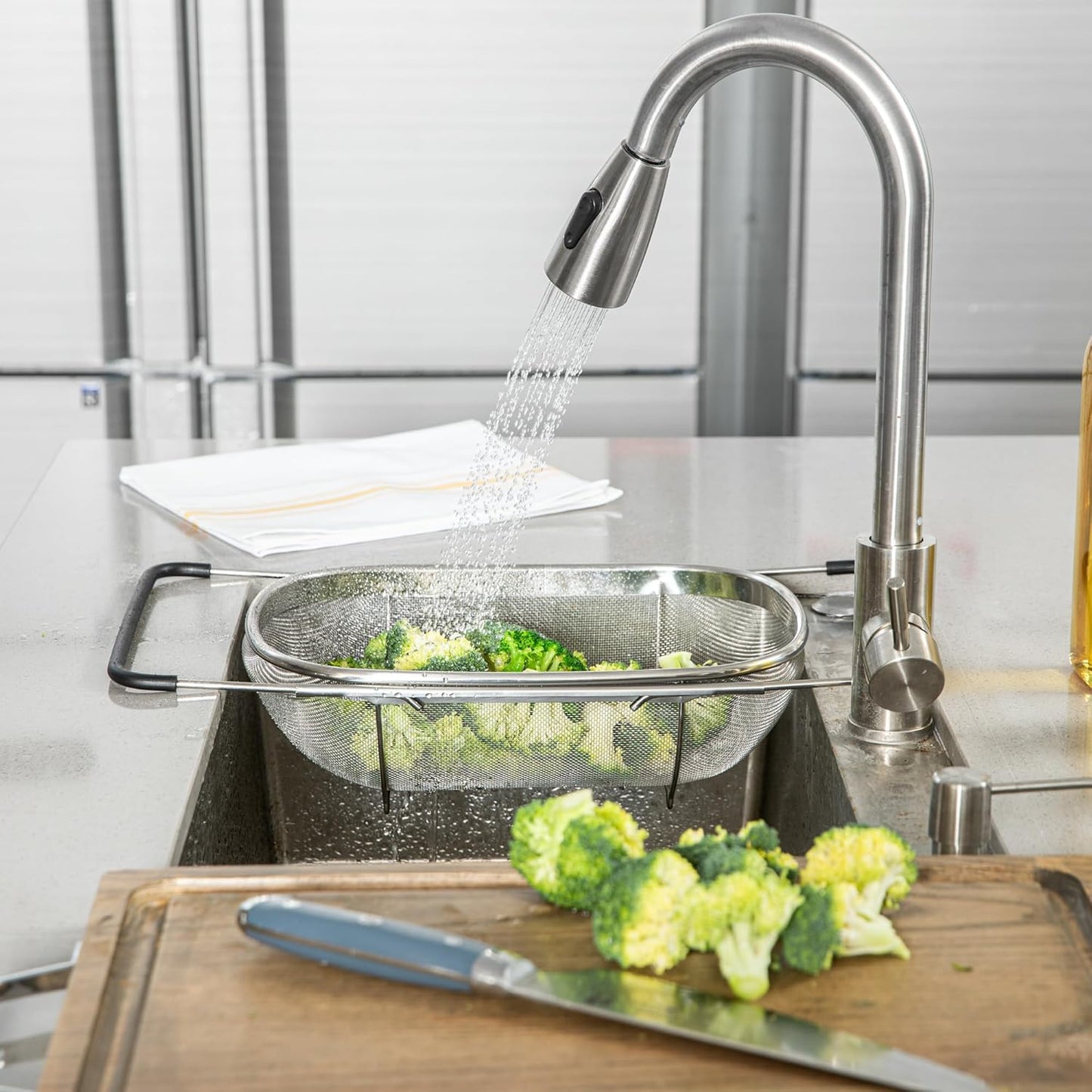 Colander 1 Count 5.5 qt Dishwasher-Safe Stainless Steel Coarse Mesh Colander with Over-The-Sink Expandable Handles Kitchen Strainer Basket for Pasta, Fruits, and Vegetables