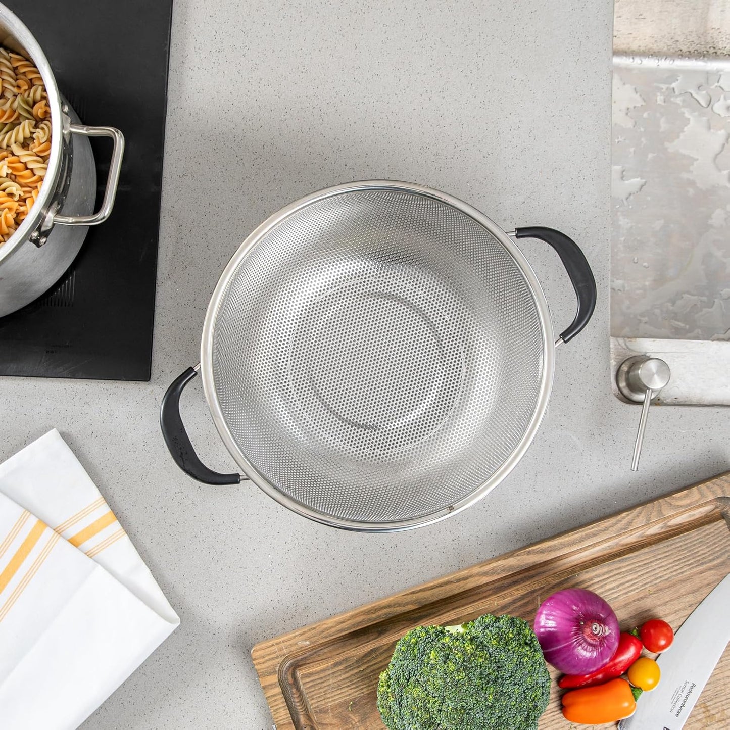 Colander 1 Count 5.5 qt Dishwasher-Safe Stainless Steel Coarse Mesh Colander with Over-The-Sink Expandable Handles Kitchen Strainer Basket for Pasta, Fruits, and Vegetables