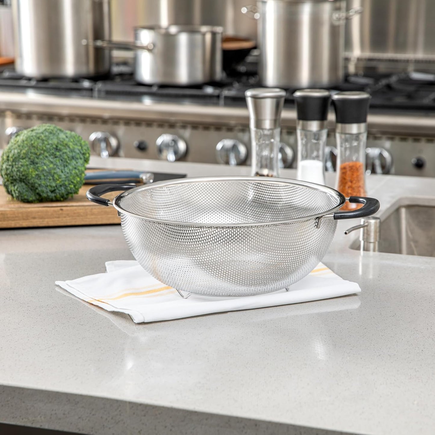 Colander 1 Count 5.5 qt Dishwasher-Safe Stainless Steel Coarse Mesh Colander with Over-The-Sink Expandable Handles Kitchen Strainer Basket for Pasta, Fruits, and Vegetables