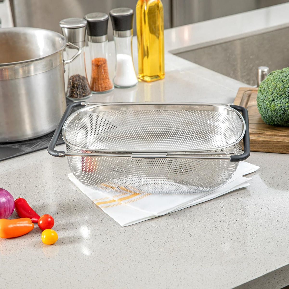 Colander 1 Count 5.5 qt Dishwasher-Safe Stainless Steel Coarse Mesh Colander with Over-The-Sink Expandable Handles Kitchen Strainer Basket for Pasta, Fruits, and Vegetables