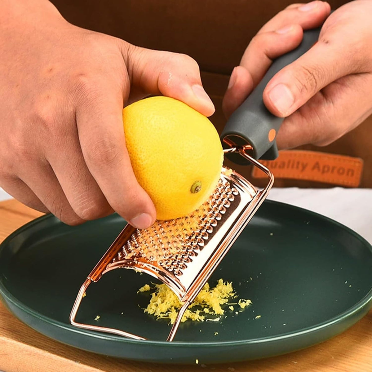 Professional Cheese Grater, Gold Stainless Steel Cheese Grater Handheld, Grater Hand Crank, Practical Kitchen Gadgets, Graters for Cheese, Chocolate, Spices (Medium Coarse)