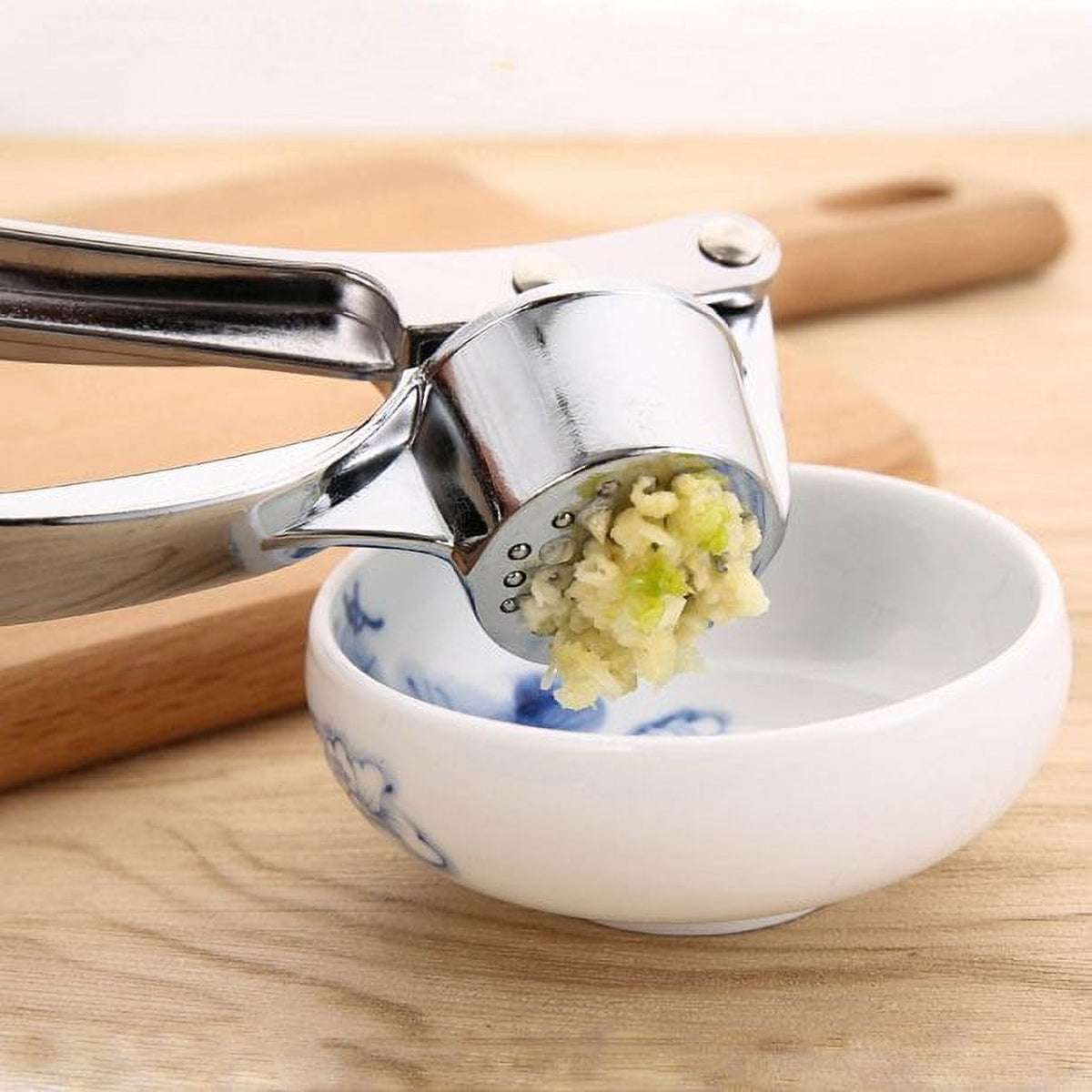 Garlic Press - 304 Stainless Steel Garlic Mincer & Crusher, Heavy Duty, Easy Squeeze, Rust Proof, Easy Clean - Garlic Press for Kitchen, Ginger Peeler Garlic Crusher