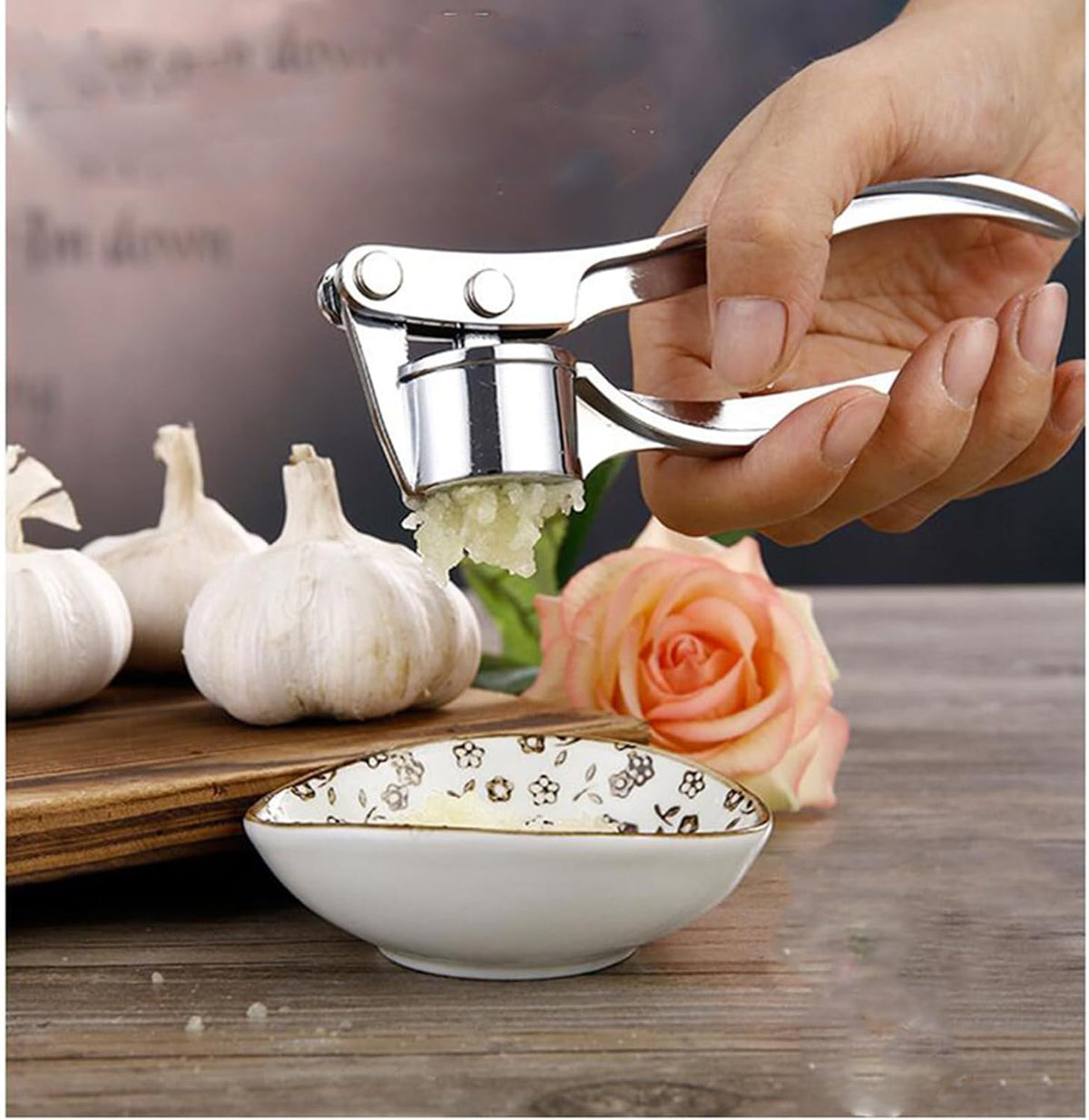 Garlic Press - 304 Stainless Steel Garlic Mincer & Crusher, Heavy Duty, Easy Squeeze, Rust Proof, Easy Clean - Garlic Press for Kitchen, Ginger Peeler Garlic Crusher