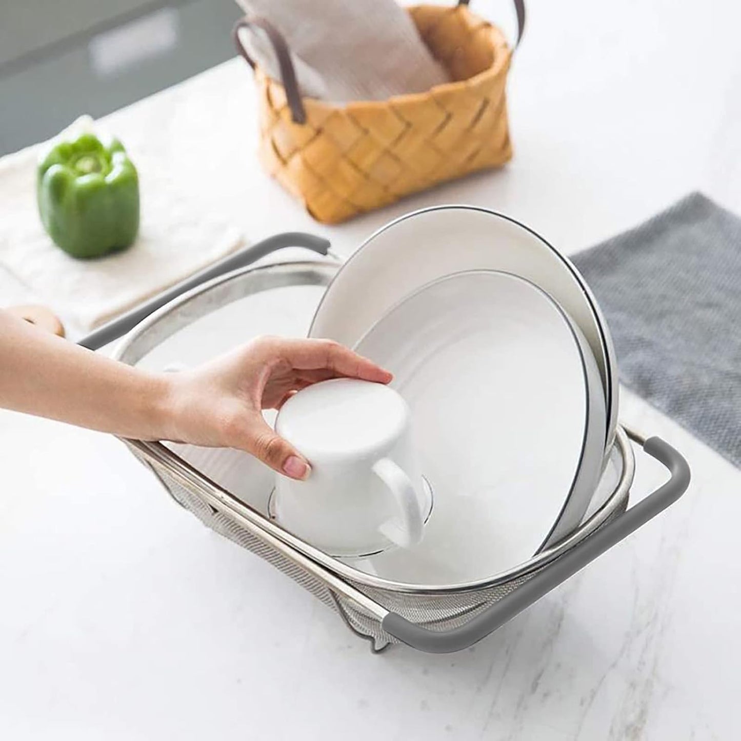Over The Sink Colander, 6 Quarts Stainless Steel Oval Colander with Expandable Rubber Grip Handle, Fine Mesh Strainer Baskets Kitchen Colanders for Strain, Drain, Rinse Vegetable, Fruits, Beige