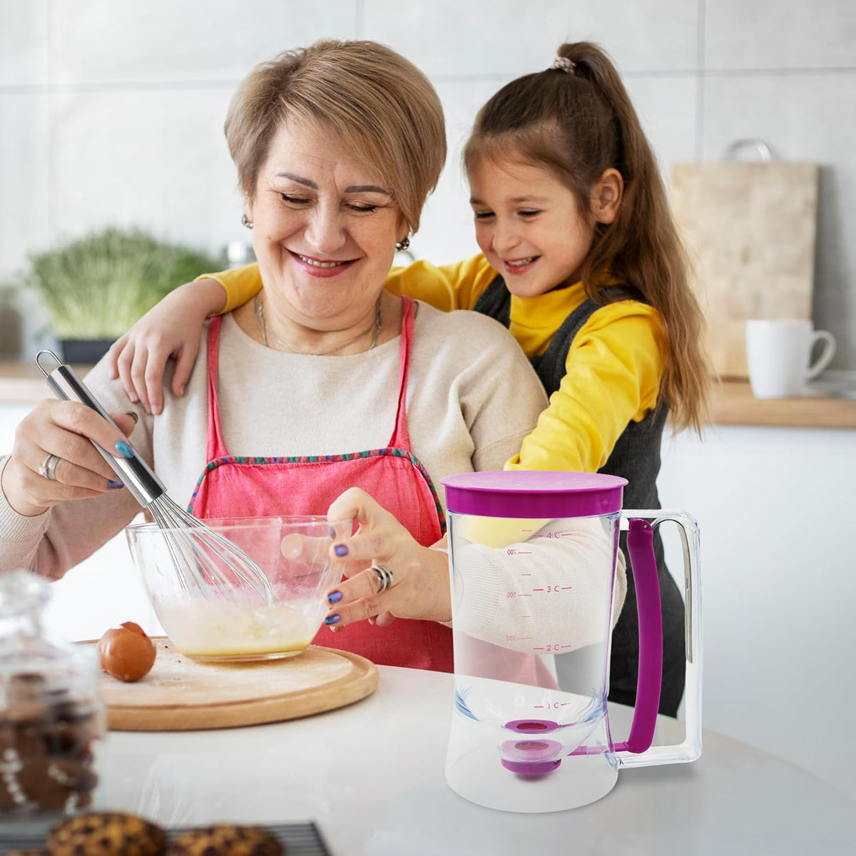 Pancake Batter Dispenser Set – 900ml No-Drip Pancake Dispenser with Squeeze Handle, Fun Family Breakfast Baking Kit for Kids with Spatula, Whisk & 3 Cookie Cutters for Pancakes, Waffles & Cupcakes
