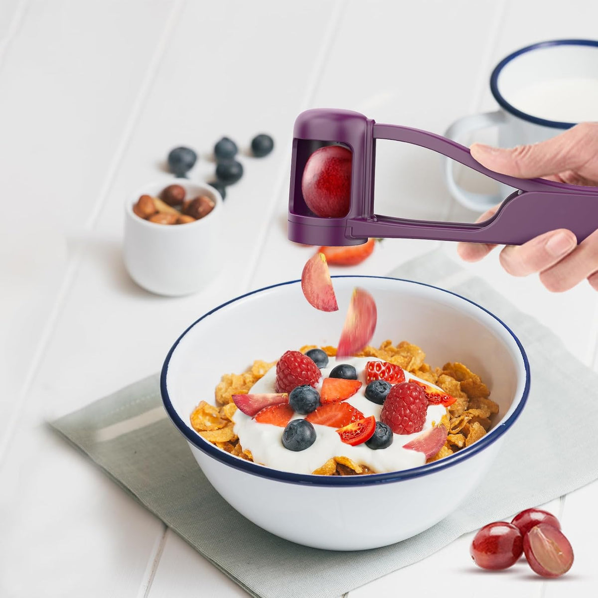 Grape Cutter for Toddlers, Grape Slicer Tool, Grape Tomato Cherry Strawberry Cutter Tools Into 4 Pieces for Vegetable Fruit Salad, Stainless Steel Quarter Grape Slicer Kitchen Gadget