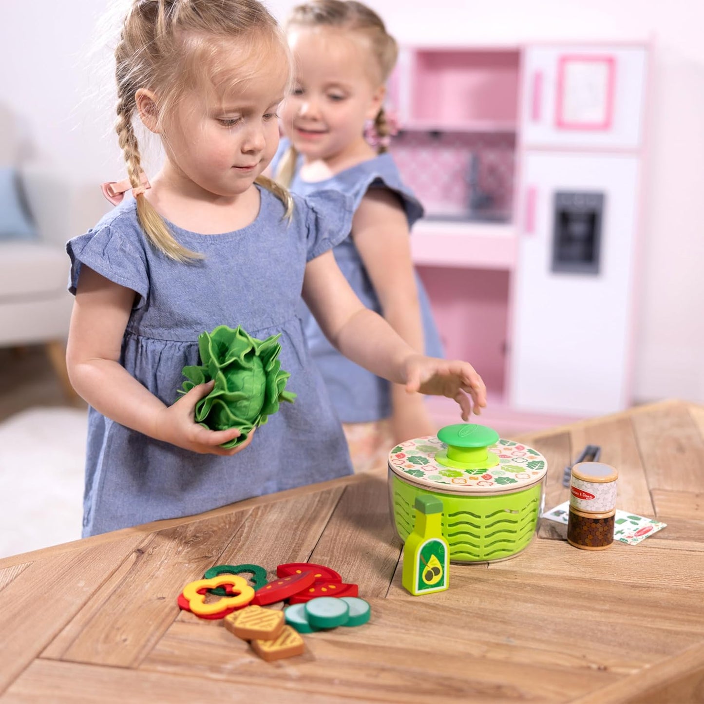 Melissa & Doug Salad Spinner 28-Piece Play Kitchen Toy | 28 Pieces, Wooden Salad Spinner, Pretend Play Food Set, Felt Lettuce, Wooden Veggies, Tongs, Preschool Toys for Kids, Ages 3+