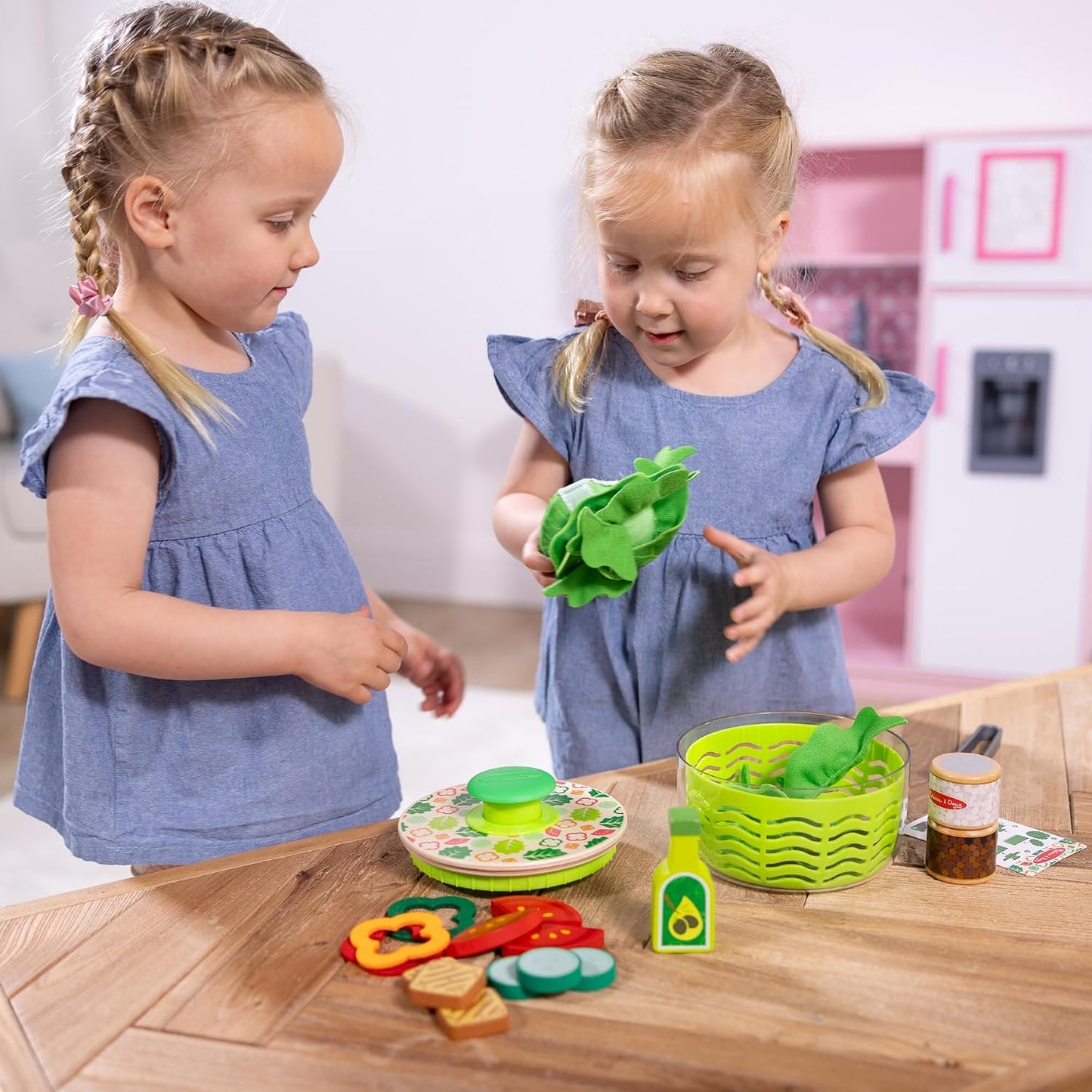 Melissa & Doug Salad Spinner 28-Piece Play Kitchen Toy | 28 Pieces, Wooden Salad Spinner, Pretend Play Food Set, Felt Lettuce, Wooden Veggies, Tongs, Preschool Toys for Kids, Ages 3+