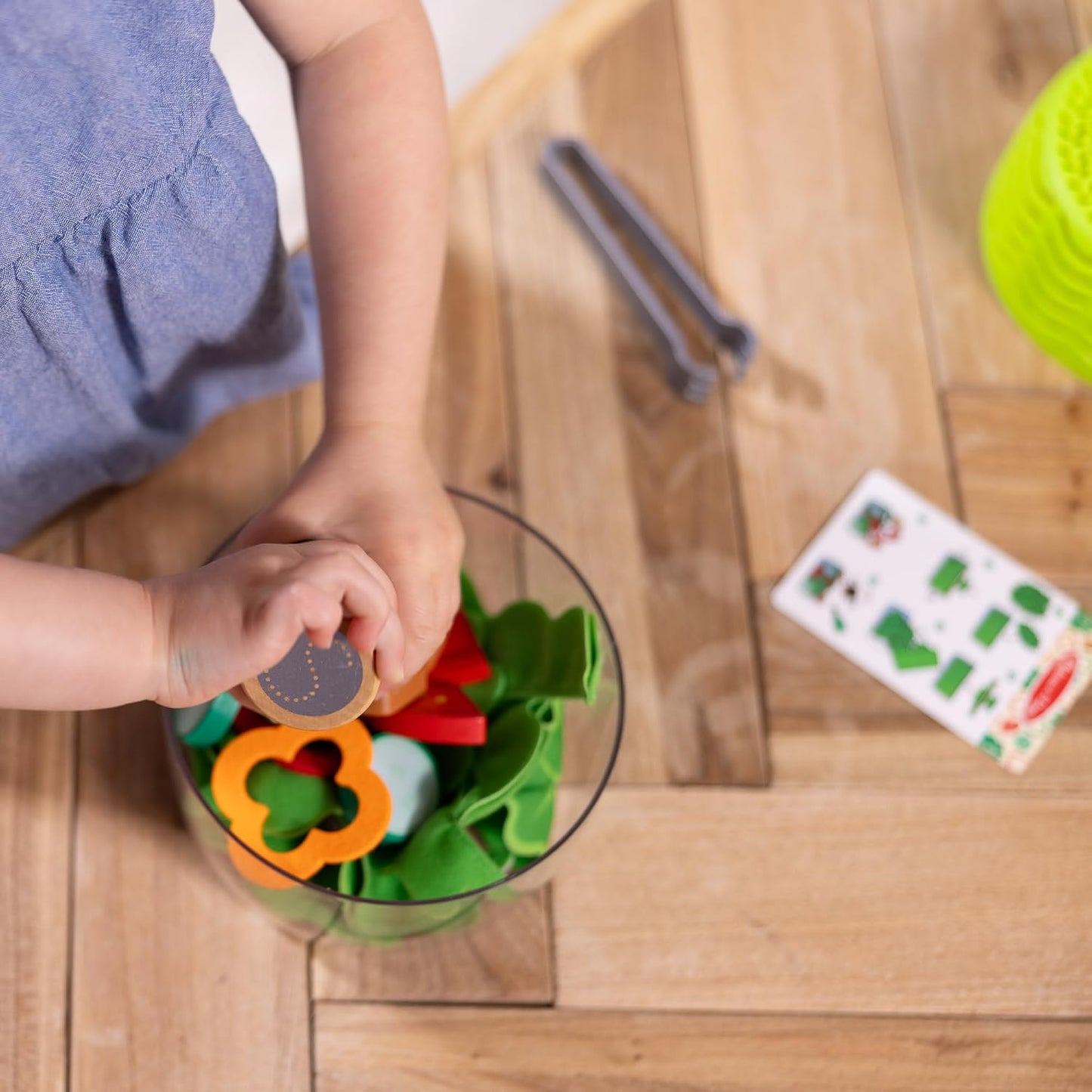 Melissa & Doug Salad Spinner 28-Piece Play Kitchen Toy | 28 Pieces, Wooden Salad Spinner, Pretend Play Food Set, Felt Lettuce, Wooden Veggies, Tongs, Preschool Toys for Kids, Ages 3+