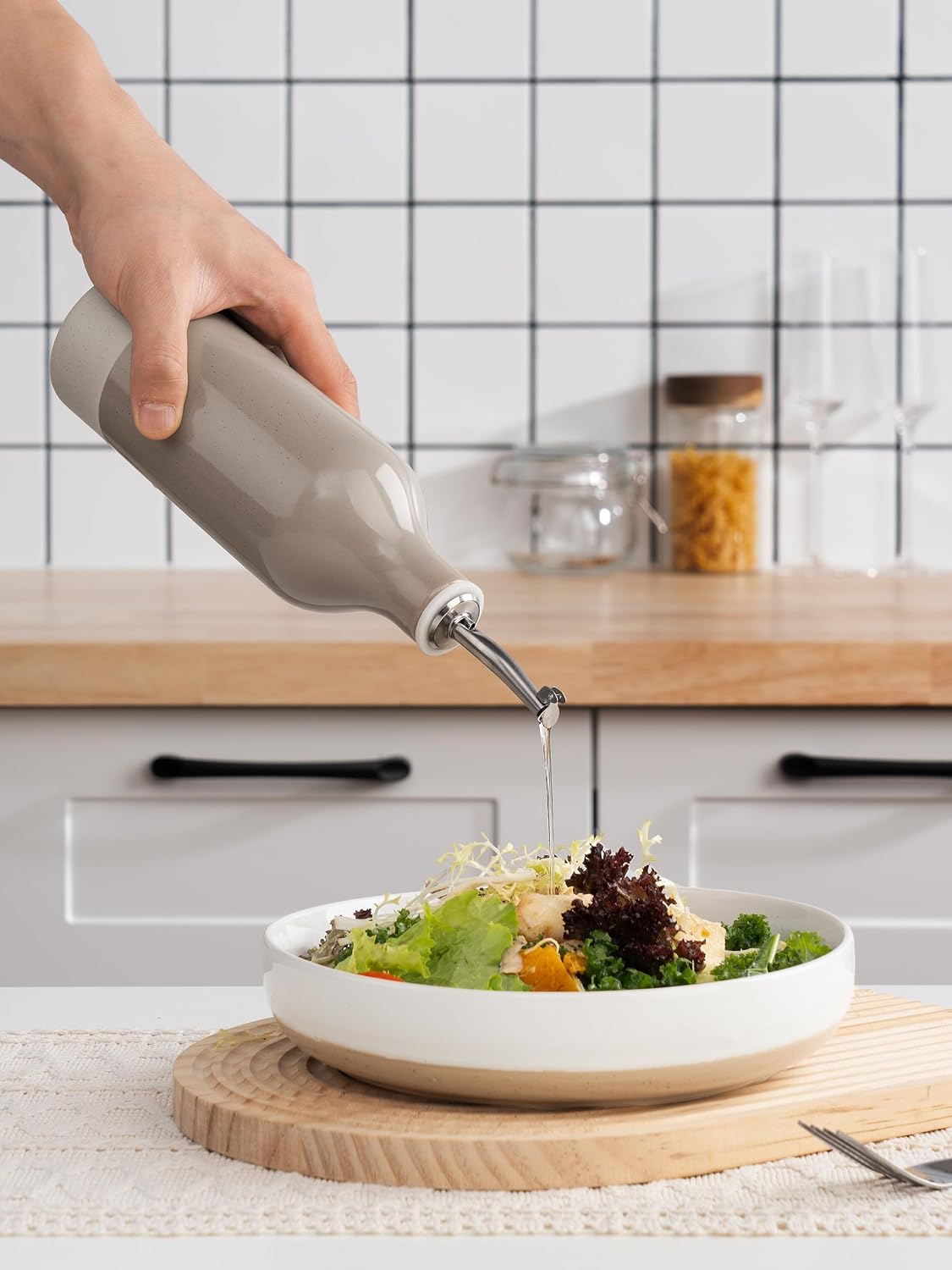 16oz Ceramic Oil Dispenser Bottle, 1 Piece, White | Oil Pourer for Kitchen, Equipped with Stainless Steel Pourers, Suitable for Storing Vinegar, Soy Sauce, Coffee Syrup