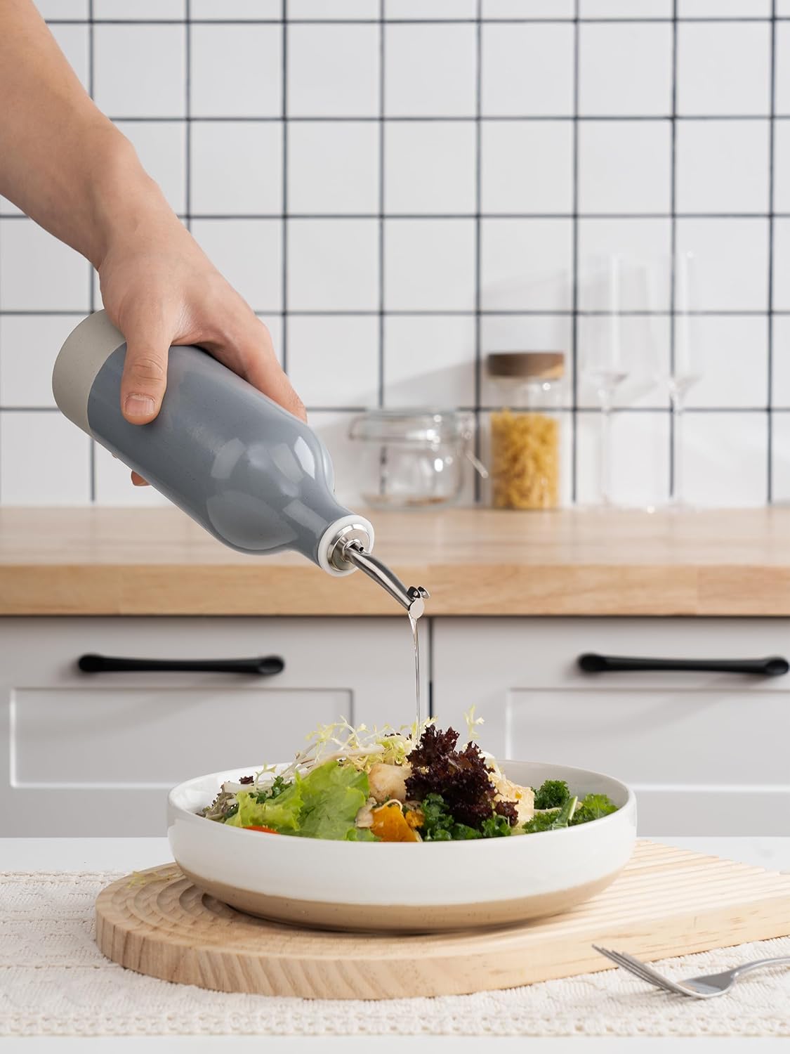 16oz Ceramic Oil Dispenser Bottle, 1 Piece, White | Oil Pourer for Kitchen, Equipped with Stainless Steel Pourers, Suitable for Storing Vinegar, Soy Sauce, Coffee Syrup