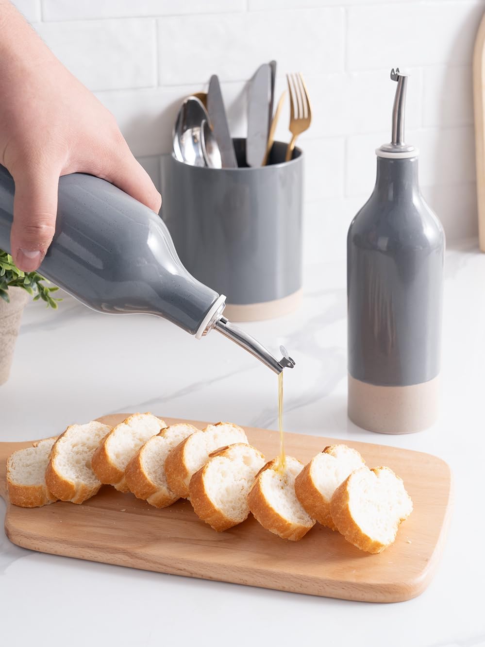 16oz Ceramic Oil Dispenser Bottle, 1 Piece, White | Oil Pourer for Kitchen, Equipped with Stainless Steel Pourers, Suitable for Storing Vinegar, Soy Sauce, Coffee Syrup