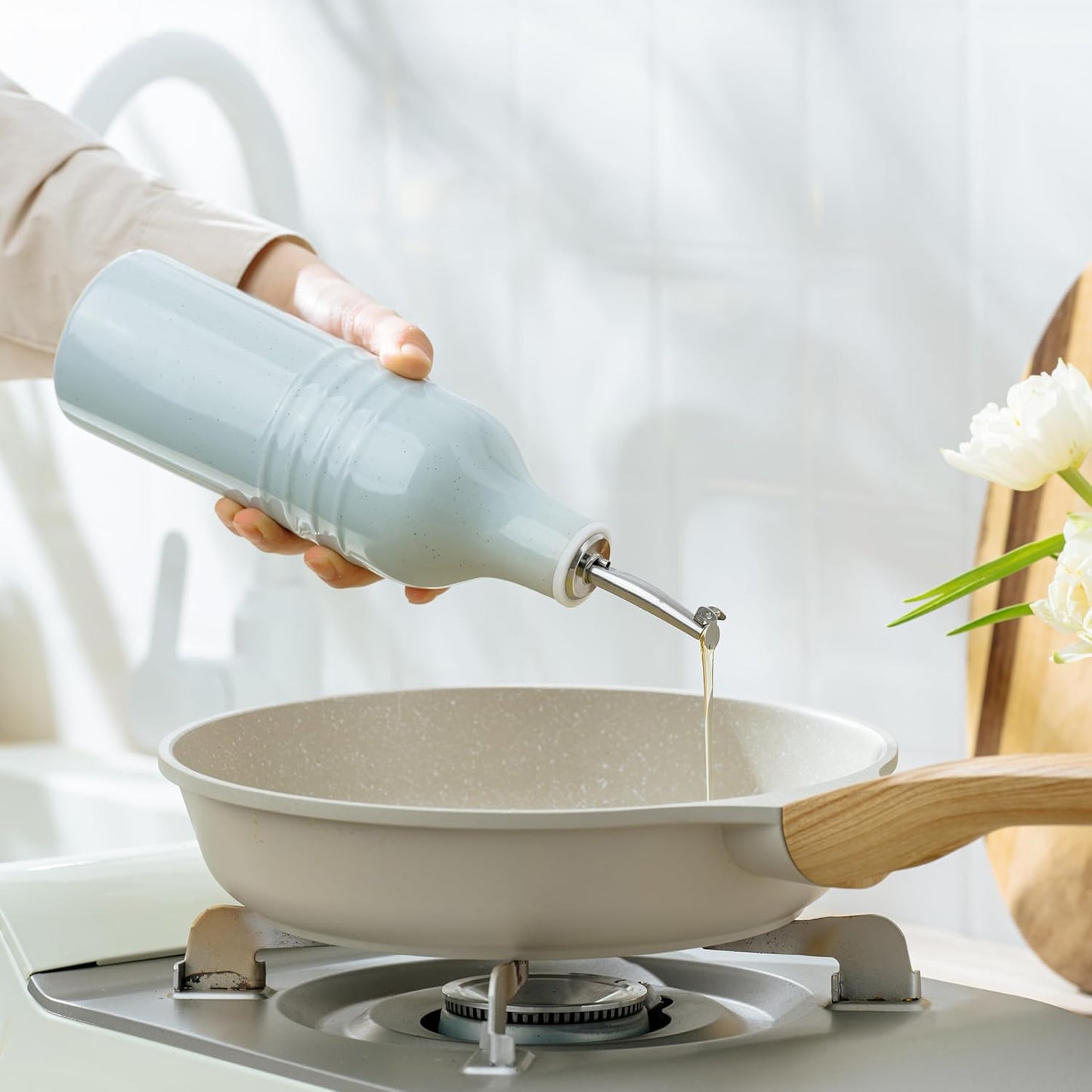 16oz Ceramic Oil Dispenser Bottle, 1 Piece, White | Oil Pourer for Kitchen, Equipped with Stainless Steel Pourers, Suitable for Storing Vinegar, Soy Sauce, Coffee Syrup