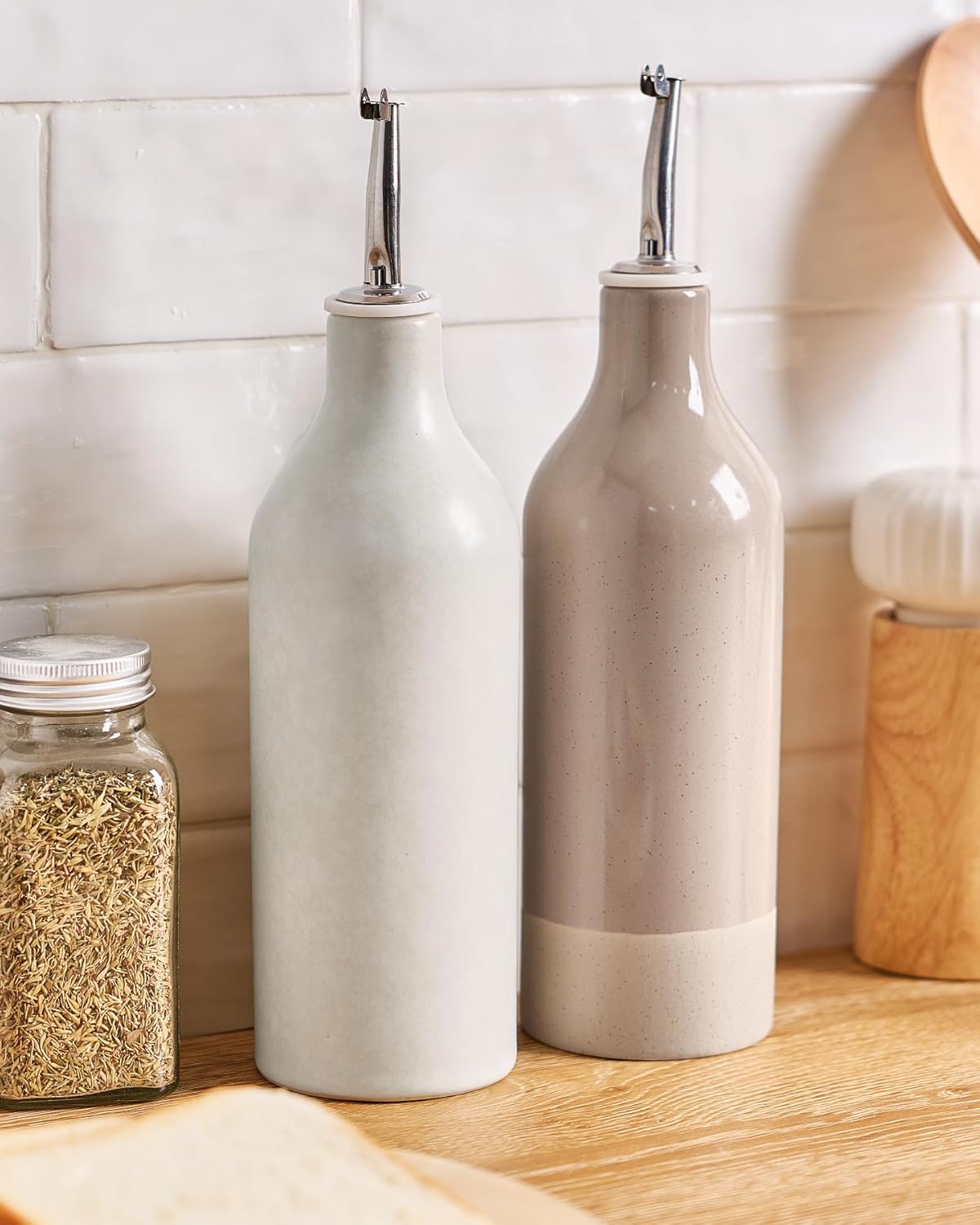 16oz Ceramic Oil Dispenser Bottle, 1 Piece, White | Oil Pourer for Kitchen, Equipped with Stainless Steel Pourers, Suitable for Storing Vinegar, Soy Sauce, Coffee Syrup