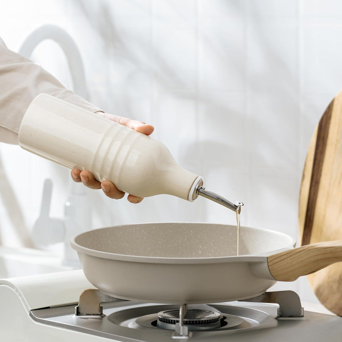 16oz Ceramic Oil Dispenser Bottle, 1 Piece, White | Oil Pourer for Kitchen, Equipped with Stainless Steel Pourers, Suitable for Storing Vinegar, Soy Sauce, Coffee Syrup