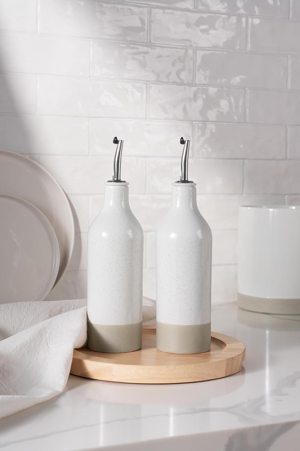 16oz Ceramic Oil Dispenser Bottle, 1 Piece, White | Oil Pourer for Kitchen, Equipped with Stainless Steel Pourers, Suitable for Storing Vinegar, Soy Sauce, Coffee Syrup