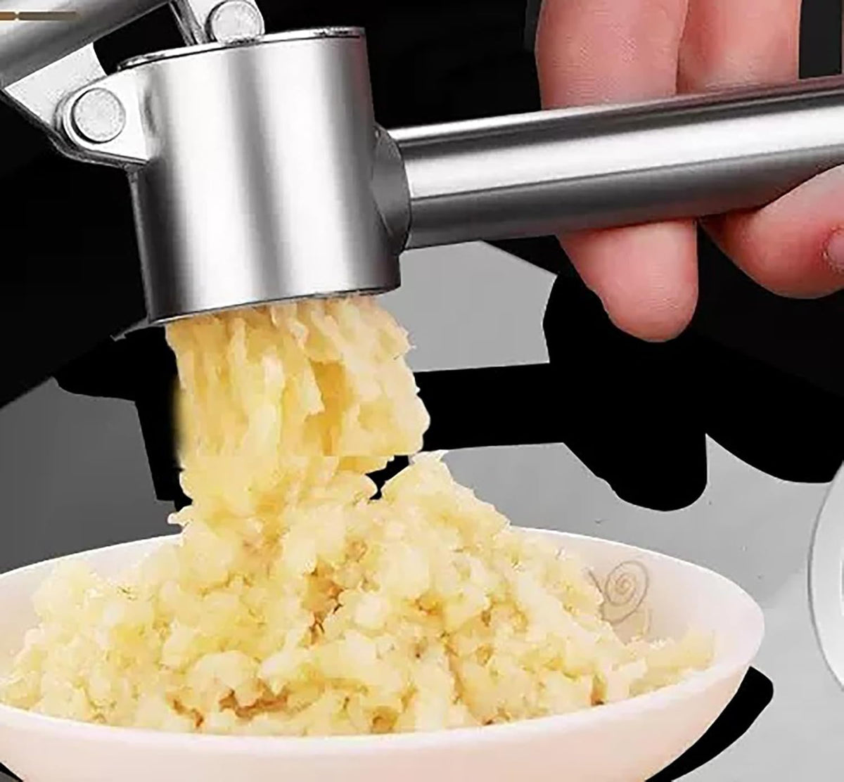 Manual Garlic Press, 165 Grams 304 Stainless Steel Garlic Paste Tools for Crushing Vegetables and Spice (1)