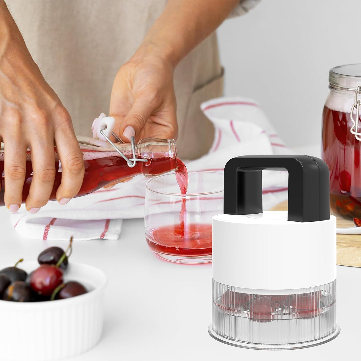Cherry Pitter Tool, Heavy-Duty Stainless Steel Pitting Tool, Portable Cherries Corer Stoner Seed Tool with Lock Design, Fruit Pit Remover for Cherry Jam(Black)