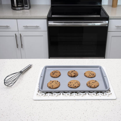É, Extra Large, Thick, Silicone Trivet for Hot Dishes, Pots, and Pans, Heat Resistant Mat for Countertop, Hot Pad for Kitchen, Easy to Clean, 16 x 12 x 3/8 Inches, White