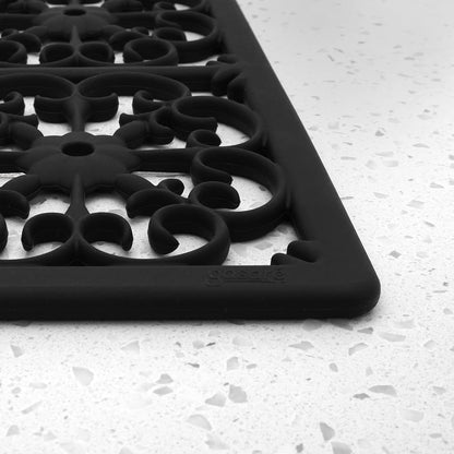 É, Extra Large, Thick, Silicone Trivet for Hot Dishes, Pots, and Pans, Heat Resistant Mat for Countertop, Hot Pad for Kitchen, Easy to Clean, 16 x 12 x 3/8 Inches, White