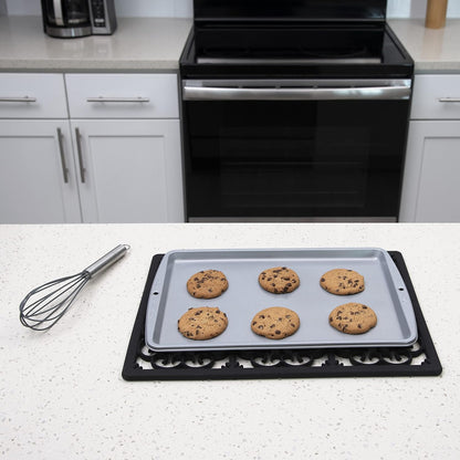 É, Extra Large, Thick, Silicone Trivet for Hot Dishes, Pots, and Pans, Heat Resistant Mat for Countertop, Hot Pad for Kitchen, Easy to Clean, 16 x 12 x 3/8 Inches, White