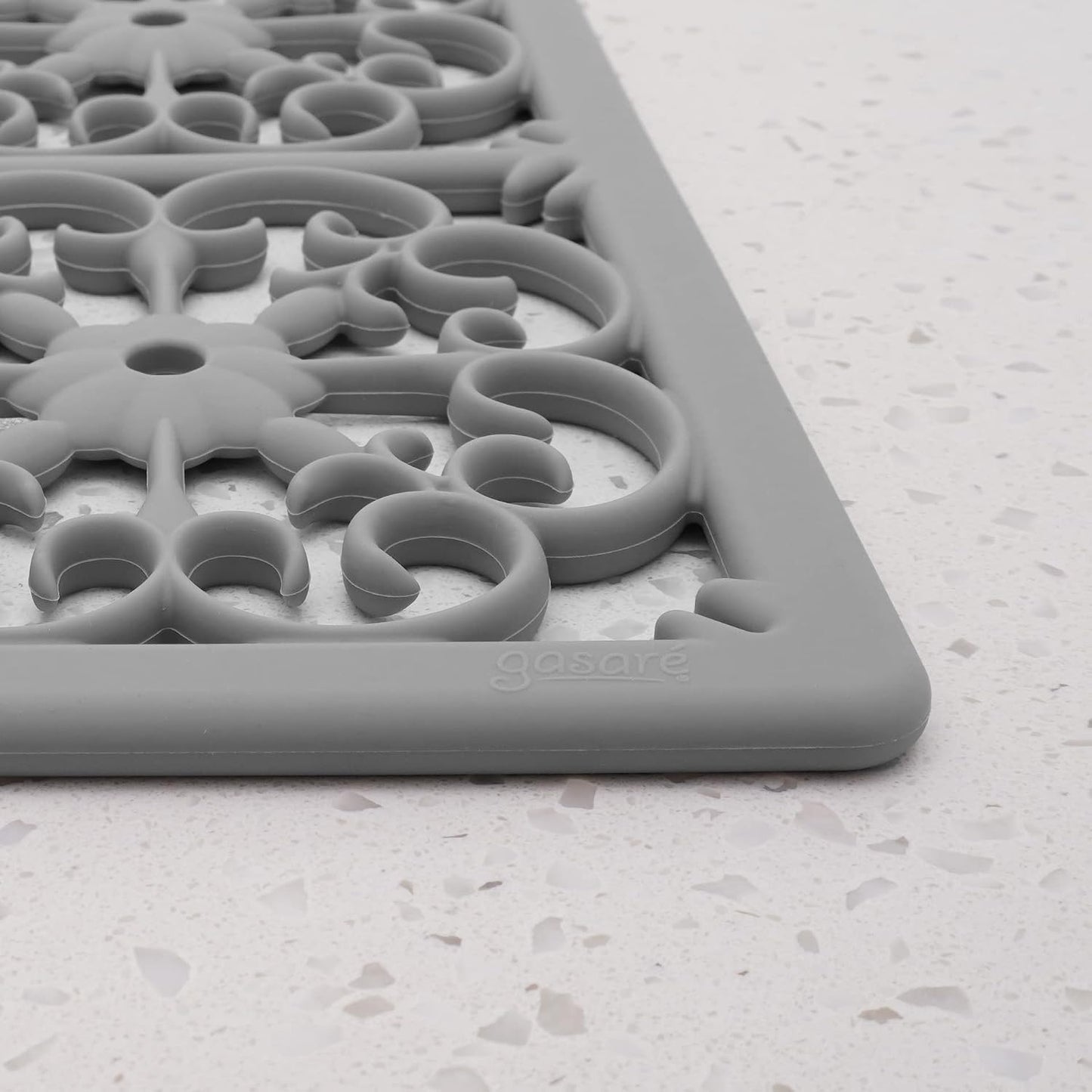 É, Extra Large, Thick, Silicone Trivet for Hot Dishes, Pots, and Pans, Heat Resistant Mat for Countertop, Hot Pad for Kitchen, Easy to Clean, 16 x 12 x 3/8 Inches, White