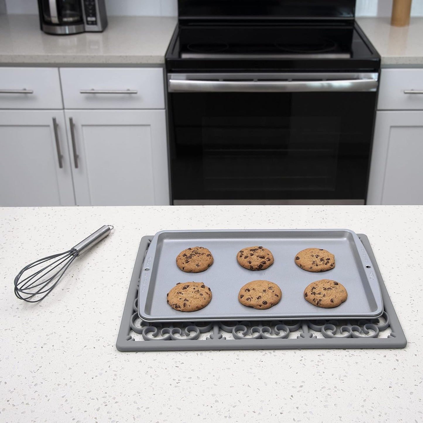 É, Extra Large, Thick, Silicone Trivet for Hot Dishes, Pots, and Pans, Heat Resistant Mat for Countertop, Hot Pad for Kitchen, Easy to Clean, 16 x 12 x 3/8 Inches, White