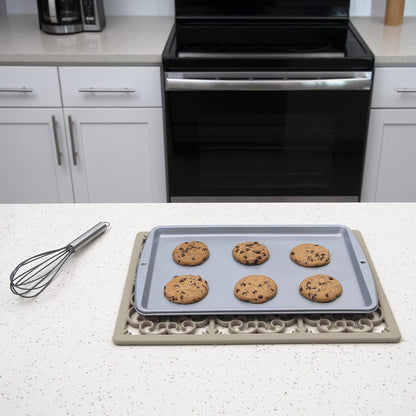 É, Extra Large, Thick, Silicone Trivet for Hot Dishes, Pots, and Pans, Heat Resistant Mat for Countertop, Hot Pad for Kitchen, Easy to Clean, 16 x 12 x 3/8 Inches, White
