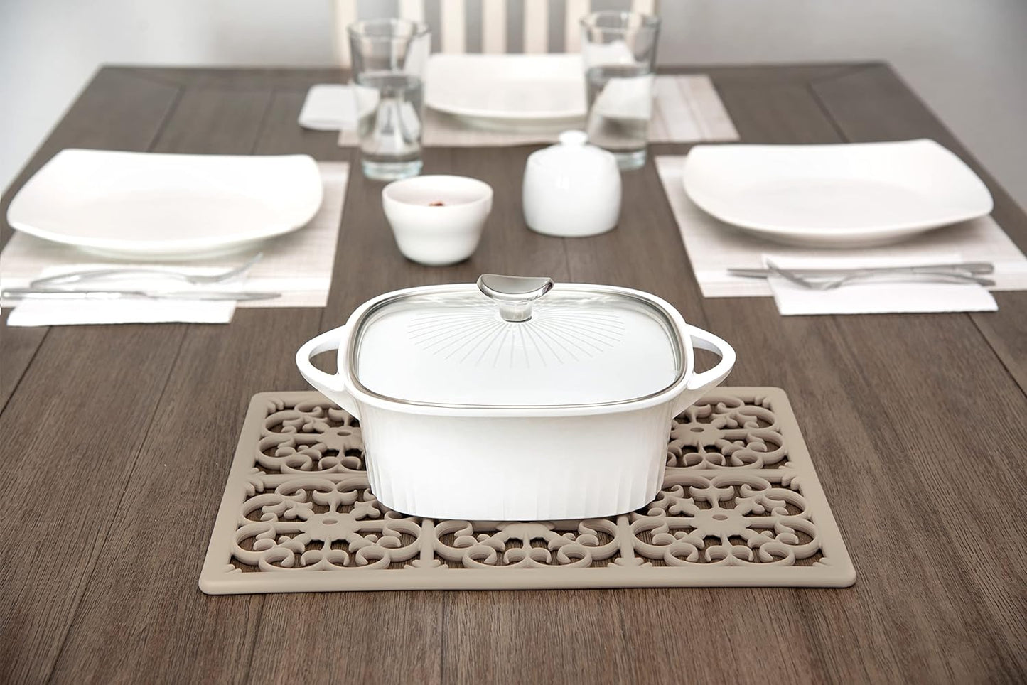 É, Extra Large, Thick, Silicone Trivet for Hot Dishes, Pots, and Pans, Heat Resistant Mat for Countertop, Hot Pad for Kitchen, Easy to Clean, 16 x 12 x 3/8 Inches, White