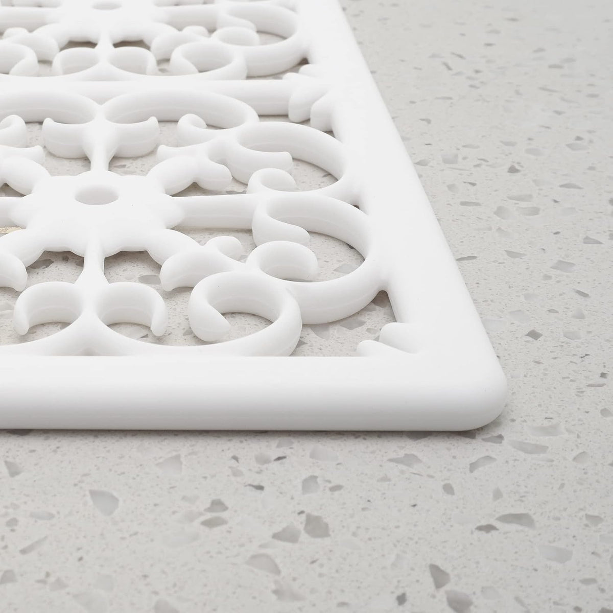 É, Extra Large, Thick, Silicone Trivet for Hot Dishes, Pots, and Pans, Heat Resistant Mat for Countertop, Hot Pad for Kitchen, Easy to Clean, 16 x 12 x 3/8 Inches, White