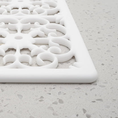 É, Extra Large, Thick, Silicone Trivet for Hot Dishes, Pots, and Pans, Heat Resistant Mat for Countertop, Hot Pad for Kitchen, Easy to Clean, 16 x 12 x 3/8 Inches, White