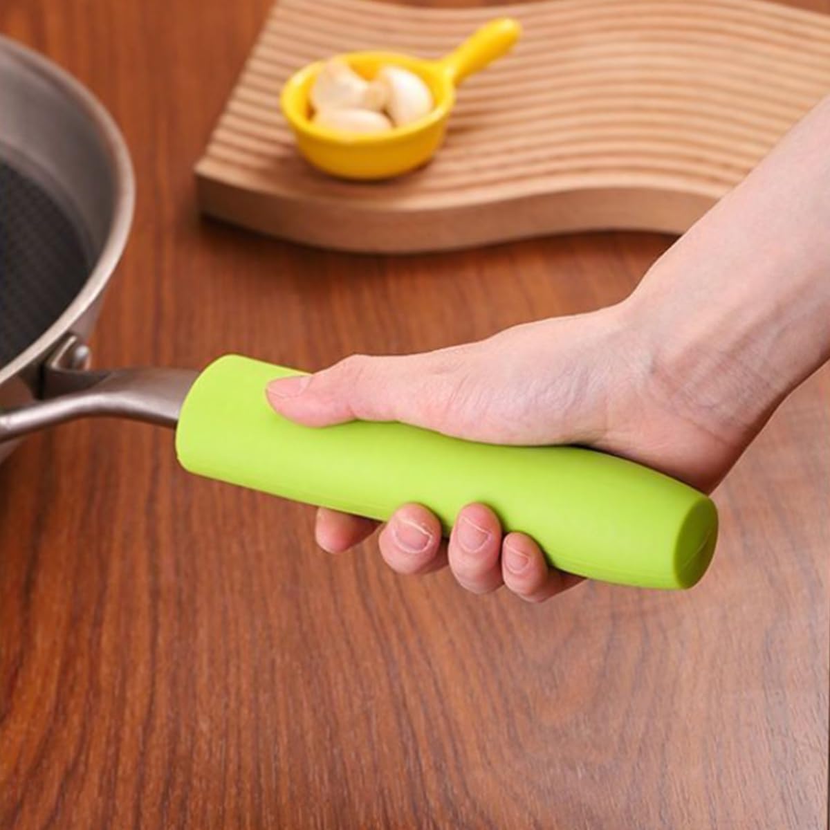 Silicone Garlic Peeler 2 Piece, Green Garlic Roller, Seal the Bottom Design, with Hanging Holes, Easy to Operate and Dishwasher Safe.