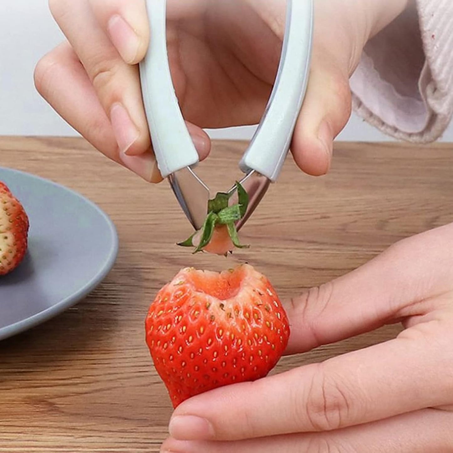 V Shape Fruit Core Remover, Stainless Steel Strawberry Huller Vegetable Pineapple Corer Slicer Tool Kitchen Gadgets(Blue)