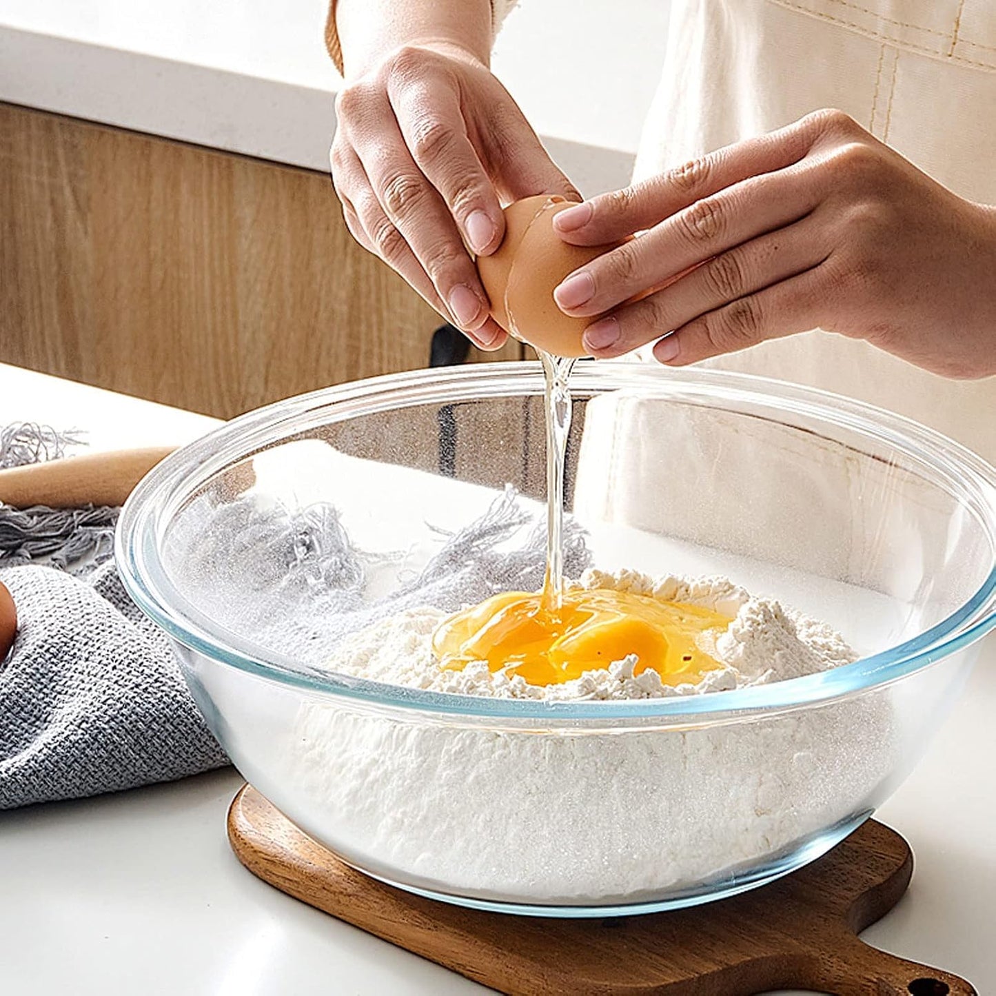 Glass Mixing Bowls with Lids Set, 8 Pieces Glass Salad Bowl Set with Lids(0.6QT,1.1QT,2.2QT,4QT) High Brosilicate Microwave Bowls for Kitchen Baking, Prepping Serving and Storage, Great Gift