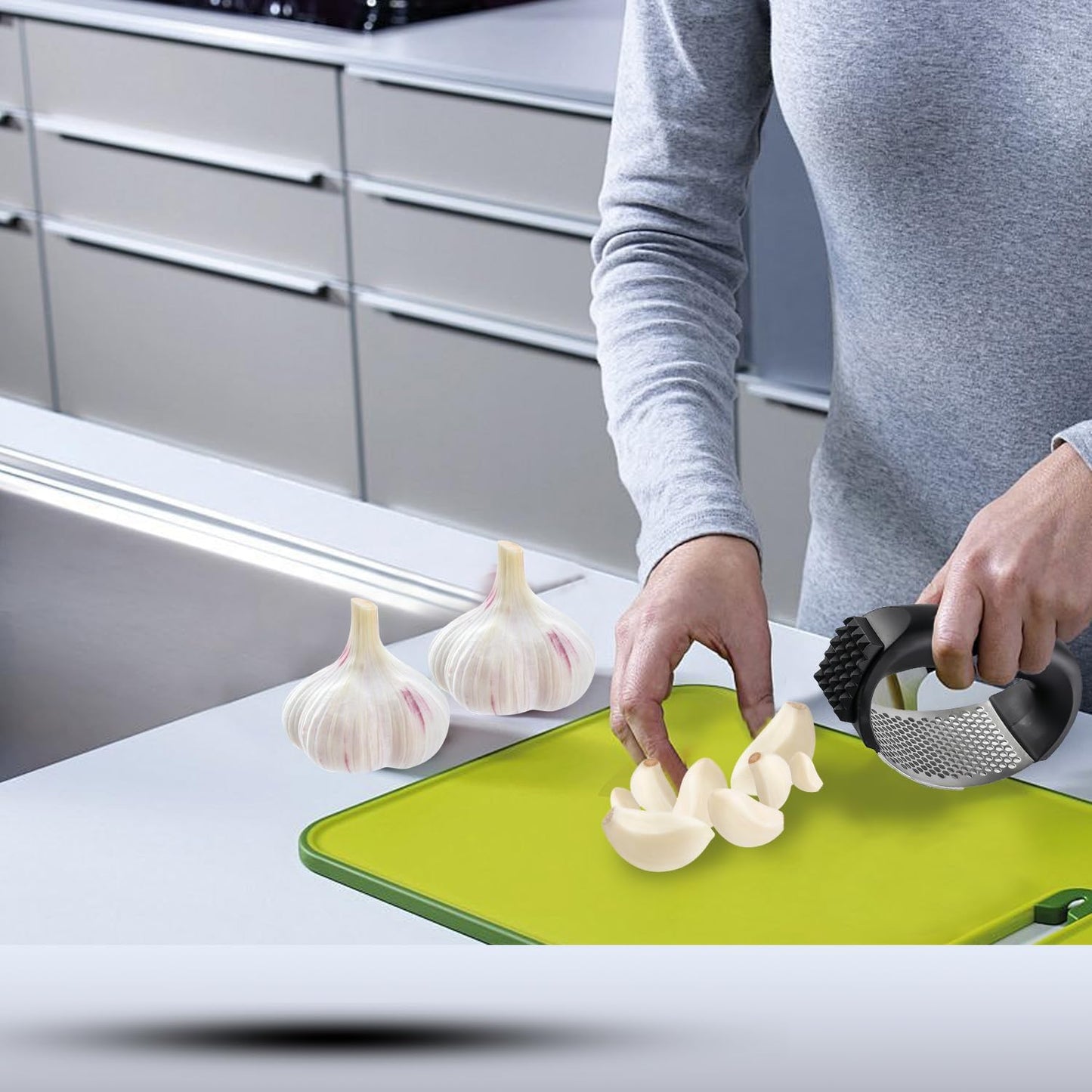 Garlic Press Rocker, Stainless Steel Garlic Mincer and Garlic Crusher, Easy-Squeeze Garlic Tool with Peeler and Cleaning Brush for Smashing Garlic