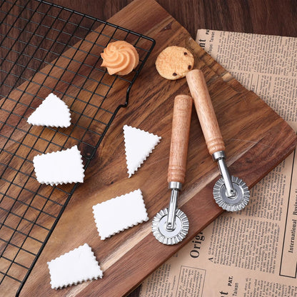 2 Pcs Pastry Wheel Cutter, Pastry and Pasta Cutter Wheel, Ravioli Pizza Cutter Wheels with Long Wooden Handle Dumpling Lace Making Noodle Dough Ruffled Edge Cookies Pie Cutting Tool
