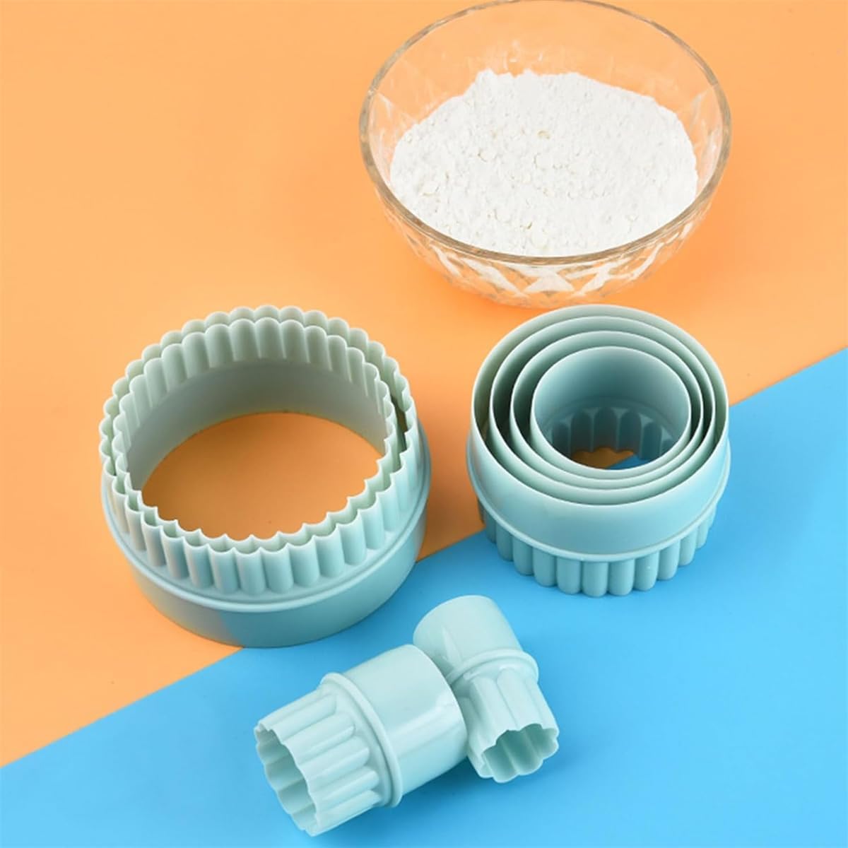Round Cookie Cutters Set, 8 Pieces, Double-Sided Biscuit Cutters, 1.1-3.85 Inch Sizes, Mint Green