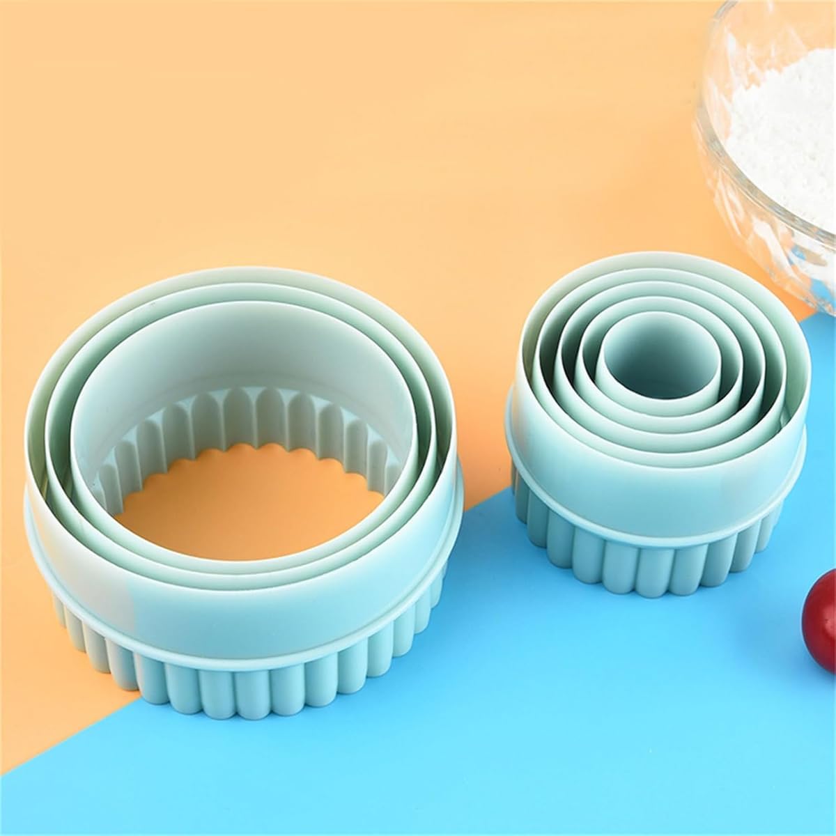 Round Cookie Cutters Set, 8 Pieces, Double-Sided Biscuit Cutters, 1.1-3.85 Inch Sizes, Mint Green